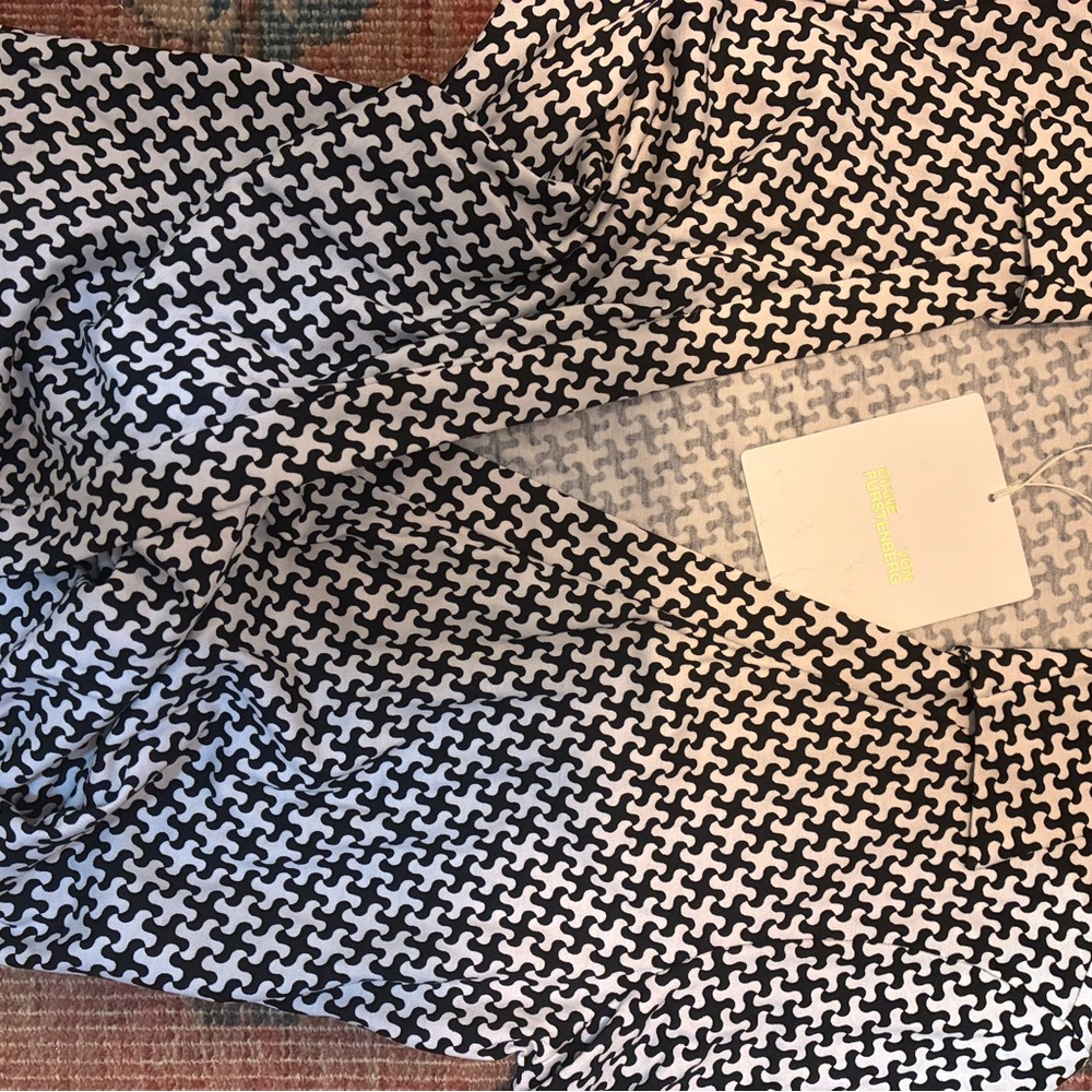 Diane Von Furstenberg Black and White Long Sleeve Wrap Dress - Picture 5 of 6